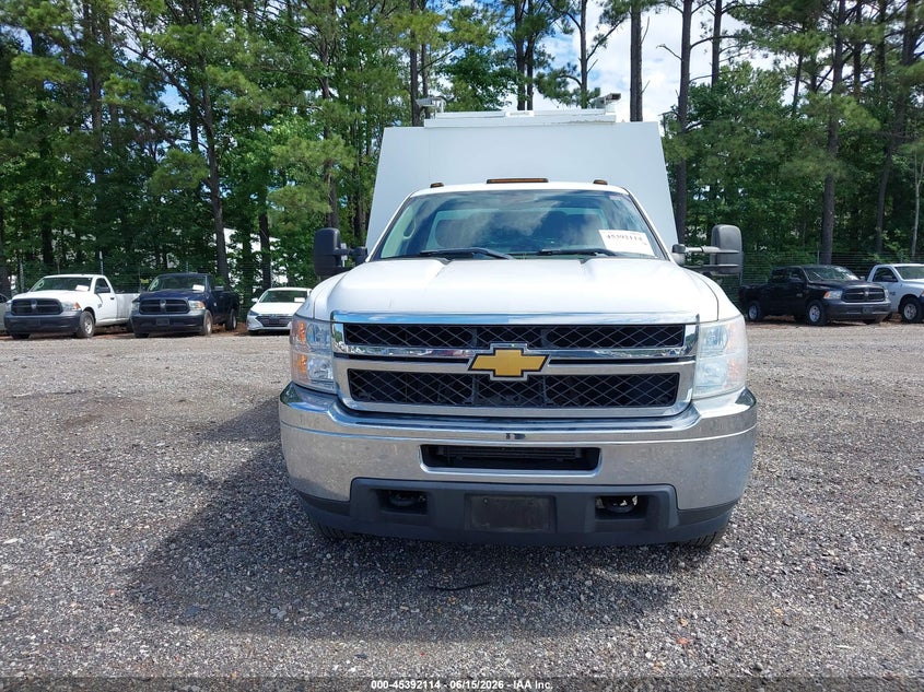 2012 CHEVROLET SILVERADO 3500HD CHASSIS auction photo 6