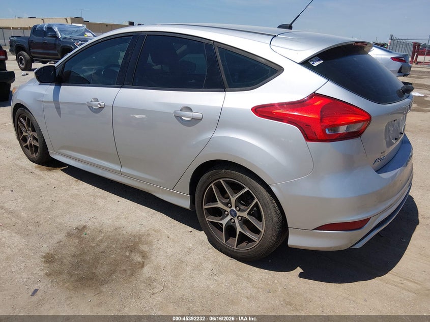 Vin: 1fadp3k26fl358309, lot: 45890235, ford focus se 20153