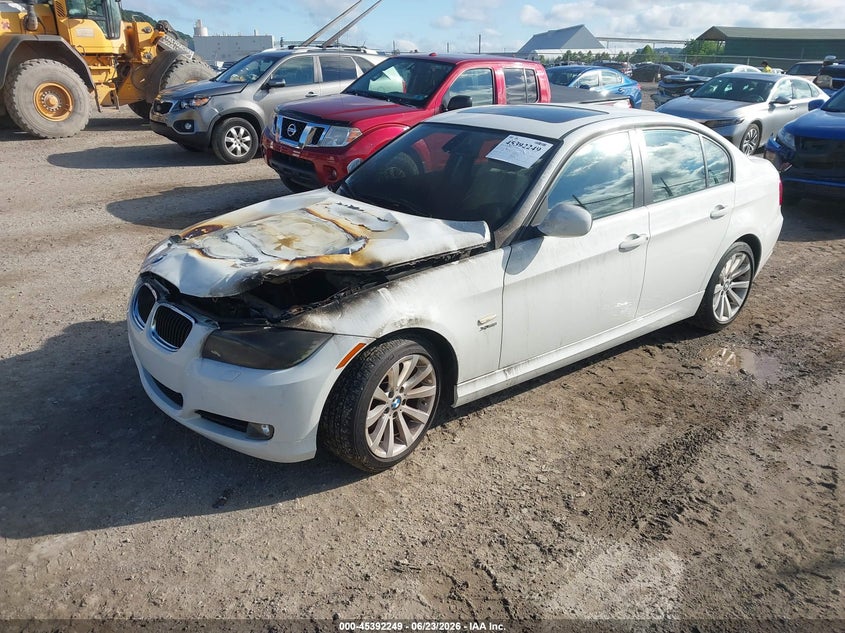 2011 BMW 3er, Engine Burn, IAAI, VIN WBAPK7G53BNN86957 — photo 2