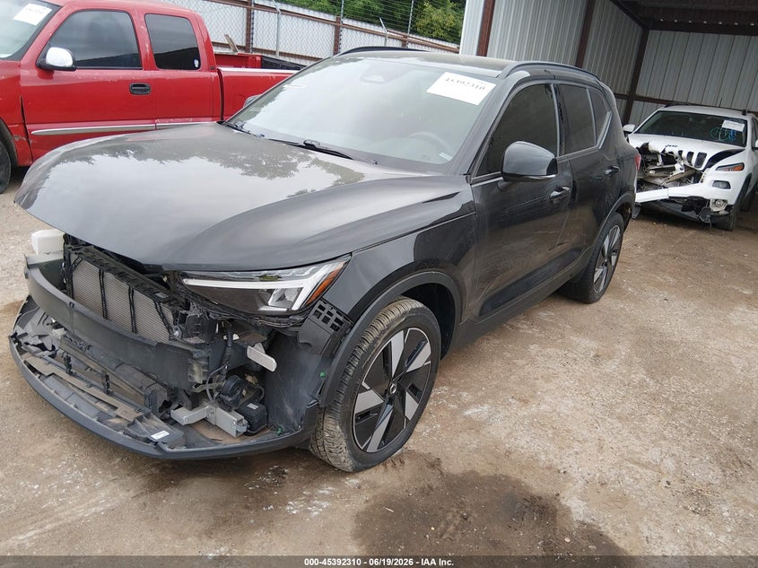 2025 VOLVO EX40 auction photo 2