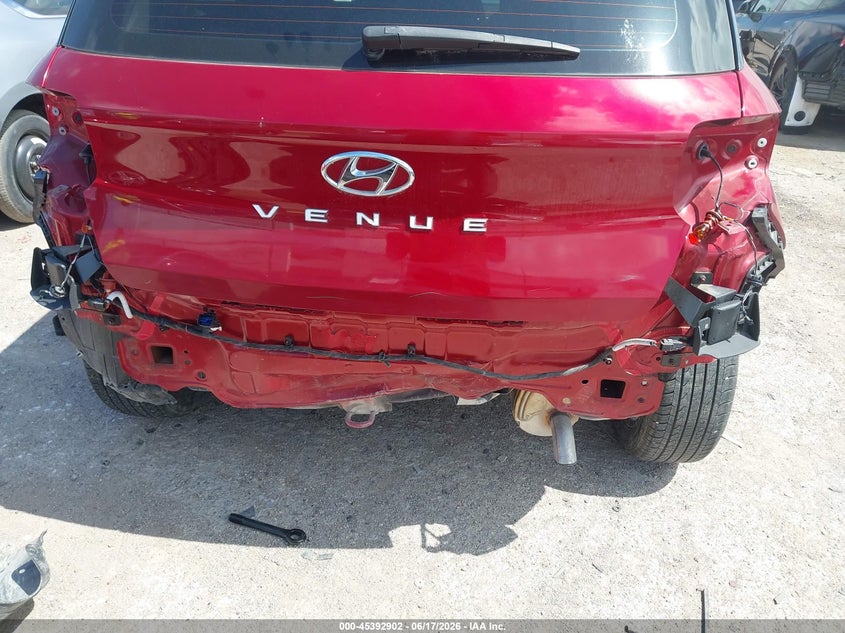 2023 Hyundai Venue Limited VIN: KMHRC8A38PU270811 Lot: 45392902