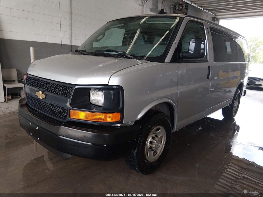 2016 CHEVROLET EXPRESS 2500 auction photo 2