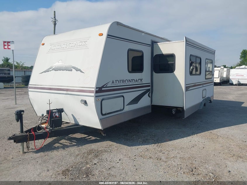 2005 DUTCHMEN ADIRONDACK 27FB auction photo 2