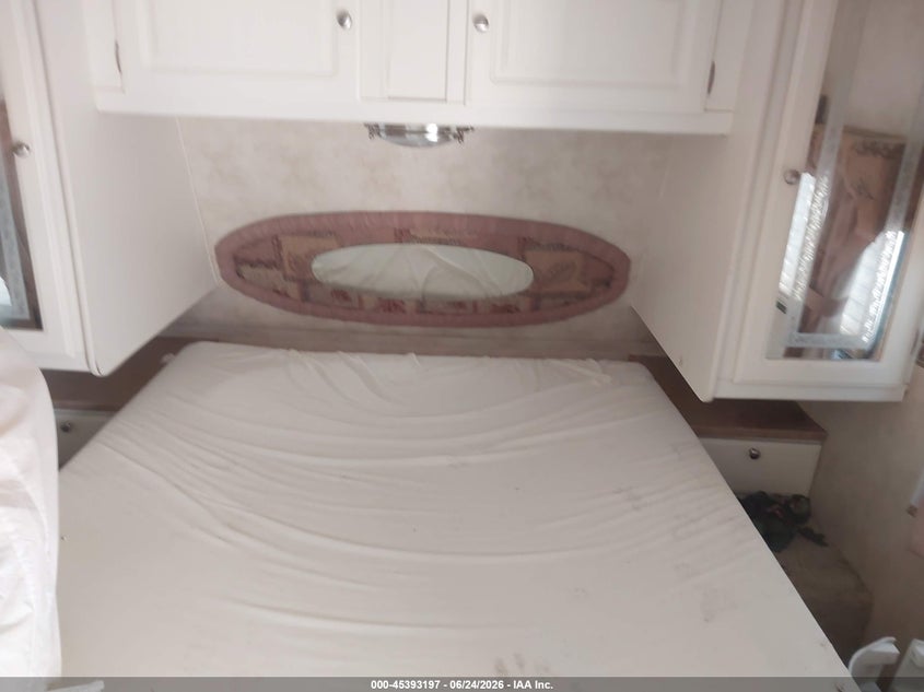 2005 DUTCHMEN ADIRONDACK 27FB auction photo 5