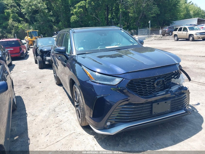 2021 TOYOTA HIGHLANDER auction photo 1