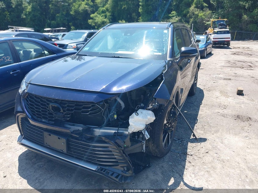 2021 TOYOTA HIGHLANDER auction photo 2