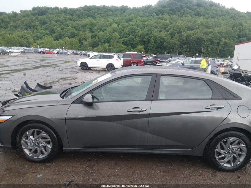 2024 Hyundai Elantra Sel VIN: KMHLM4DG1RU751061 Lot: 45393318