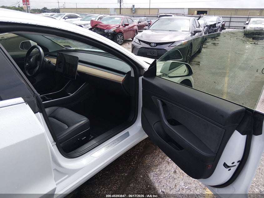 2018 TESLA MODEL 3 auction photo 5