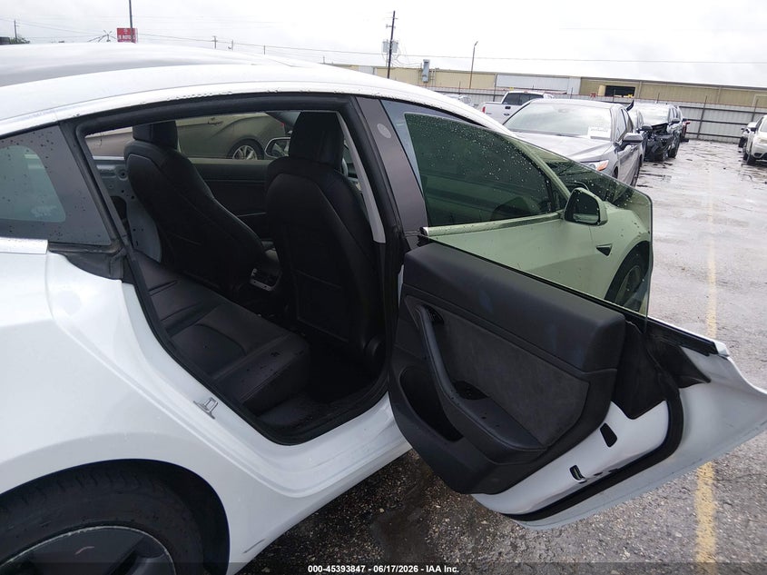 2018 TESLA MODEL 3 auction photo 8