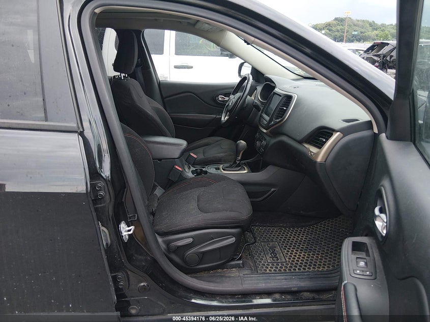 2016 JEEP CHEROKEE auction photo 5