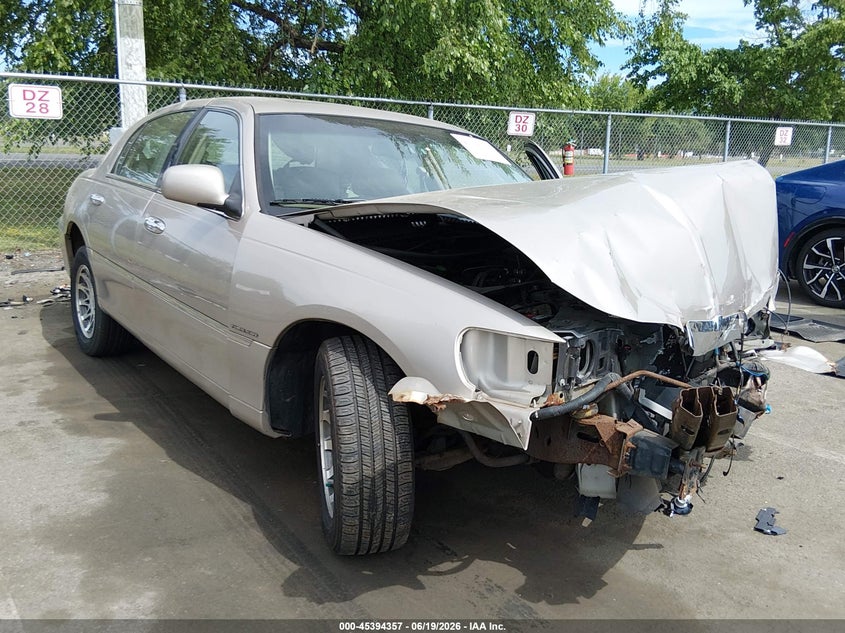 2002 Lincoln Town Car Signature
