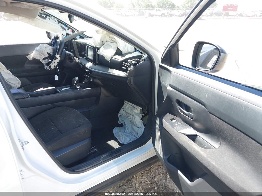 2025 NISSAN KICKS auction photo 5
