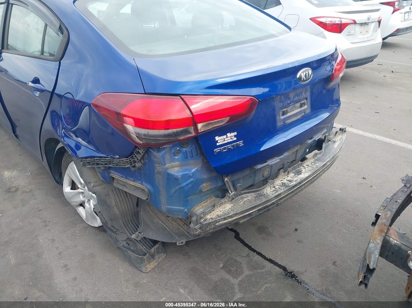 2017 KIA FORTE auction photo 6