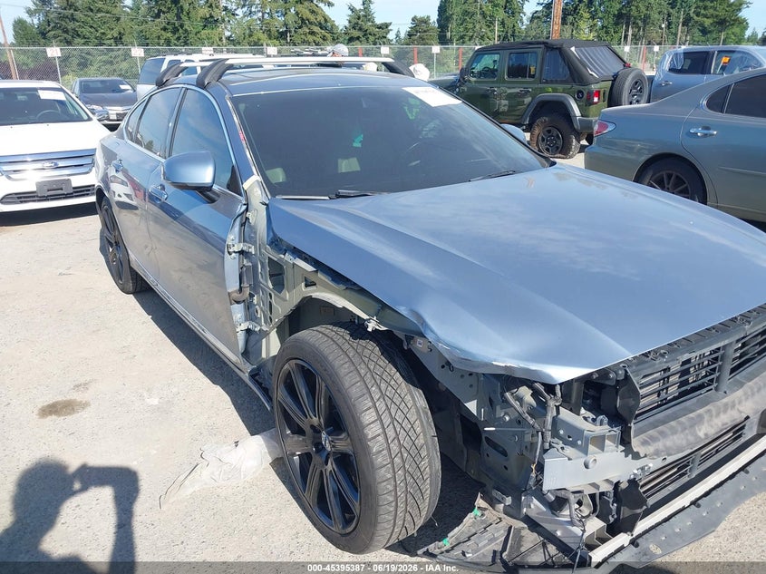 2017 Volvo S90