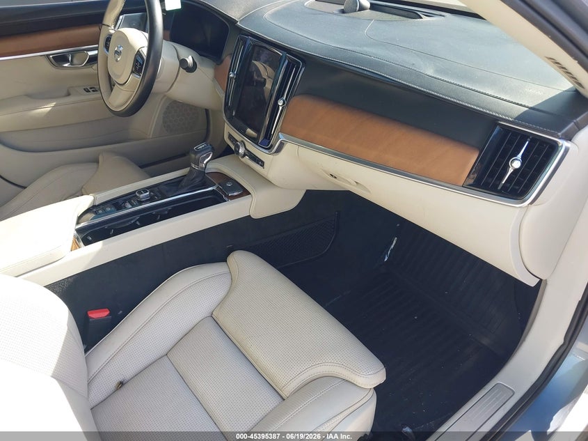 2017 VOLVO S90 auction photo 5