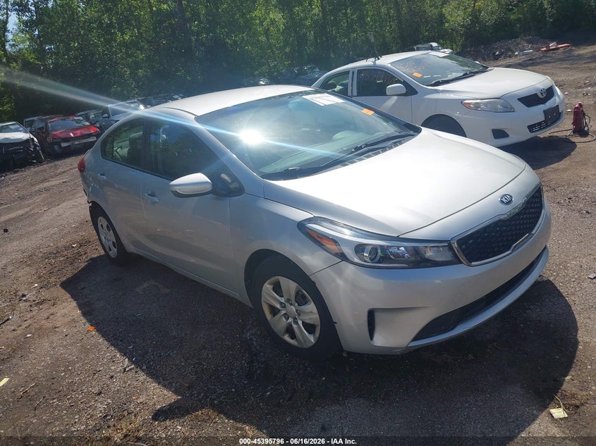Vin: 3kpfk4a74he075939, lot: 45893799, kia forte lx 2017 img_1