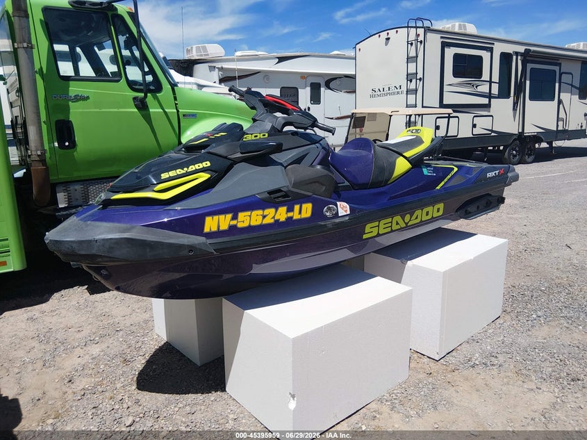 2021 SEADOO RXT auction photo 2