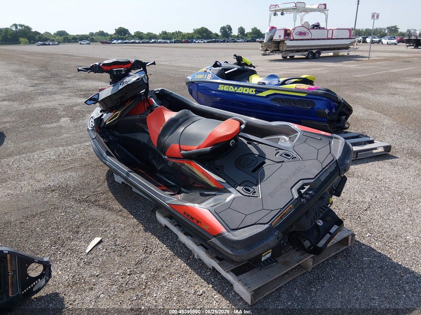 2020 SEADOO RXT auction photo 3