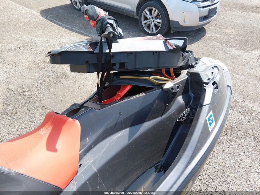 2020 SEADOO RXT auction photo 5