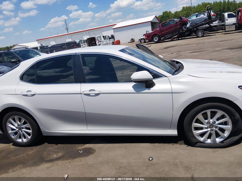 TOYOTA CAMRY - zdjęcie 13