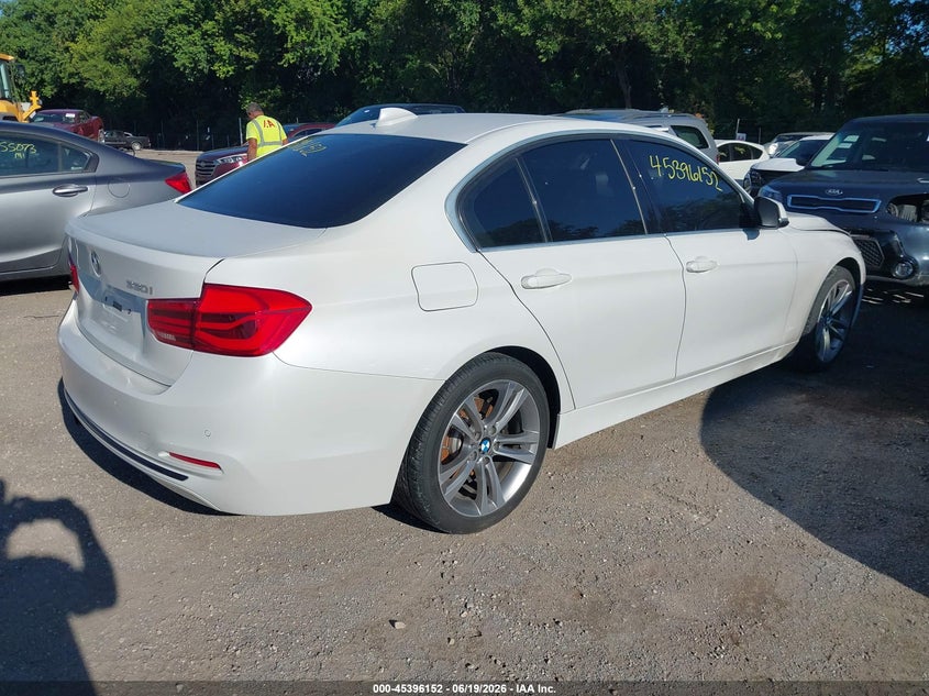Vin: wba8b9g33hnu54871, lot: 45894155, bmw 330i 20174