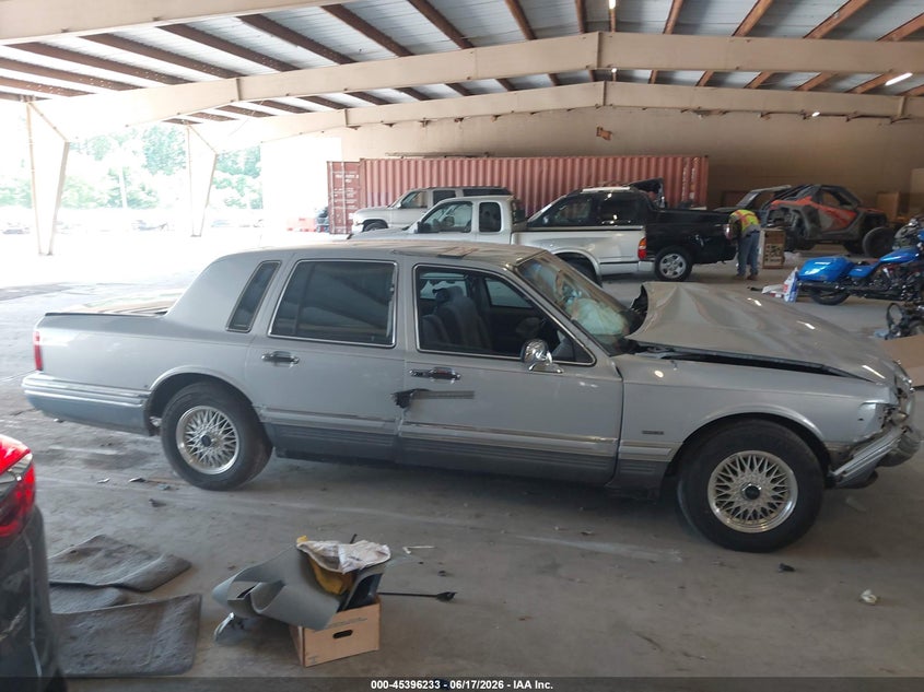 1994 Lincoln Town Car Signature/Tournament VIN: 1LNLM82W7RY766464 Lot: 45396233
