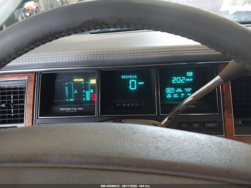 1994 Lincoln Town Car Signature/Tournament VIN: 1LNLM82W7RY766464 Lot: 45396233
