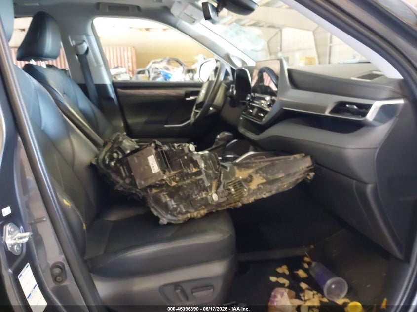 VIN 5TDFZRBH3NS210863 2022 TOYOTA HIGHLANDER PLATINUM