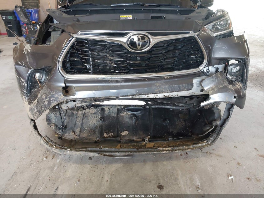 VIN 5TDFZRBH3NS210863 2022 TOYOTA HIGHLANDER PLATINUM