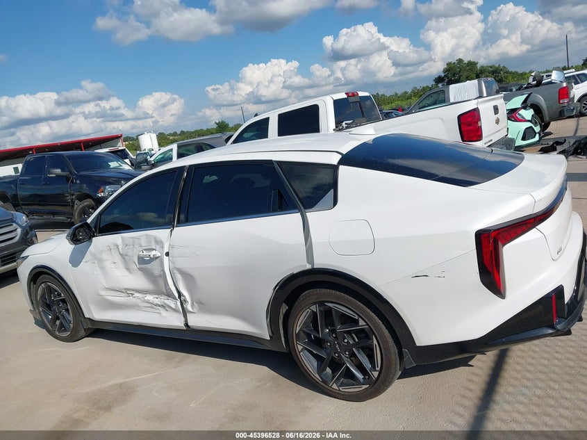 2025 KIA K4 SEDAN 2.0L I-4 DOHC, VVT, 147HP