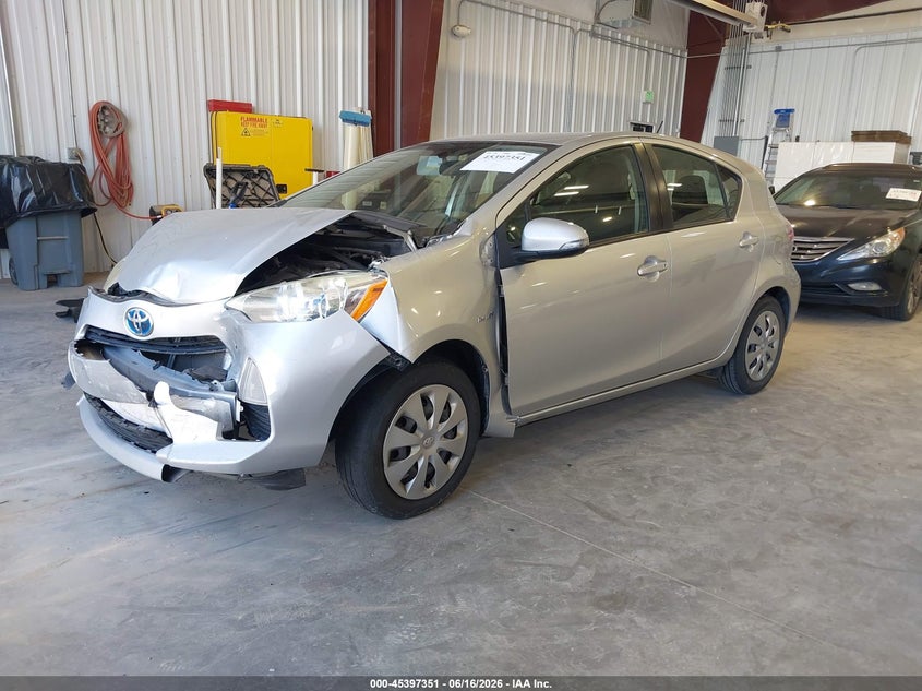 2014 Toyota Prius C Two JTDKDTB3XE1570966 photo 1