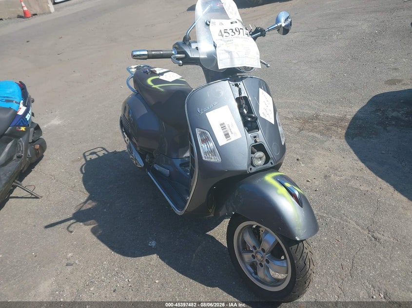2022 VESPA GTS 300 SUPER auction photo 1