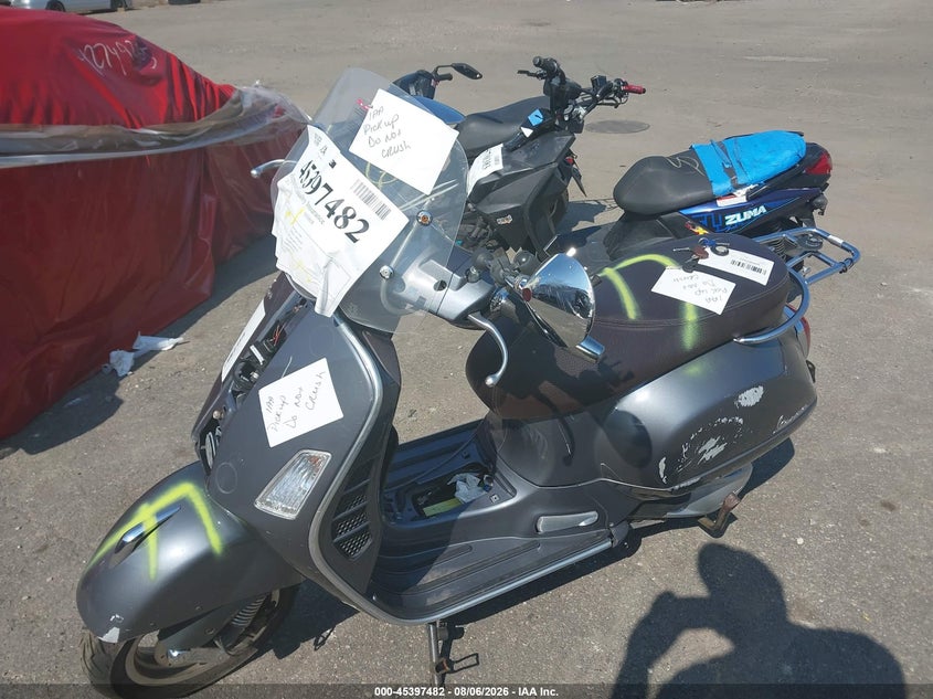 2022 VESPA GTS 300 SUPER auction photo 2