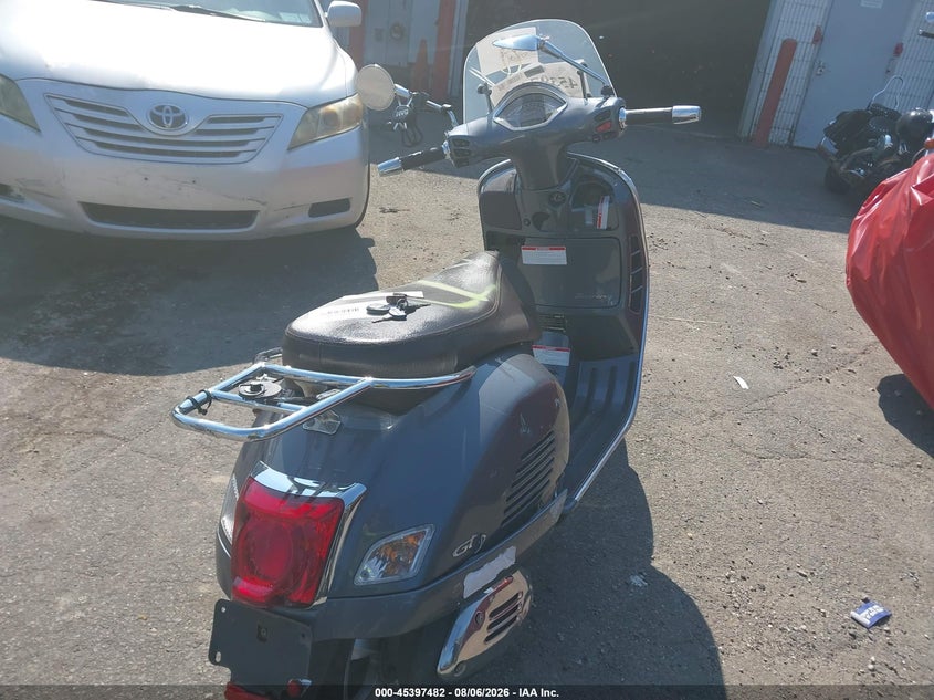 2022 VESPA GTS 300 SUPER auction photo 4