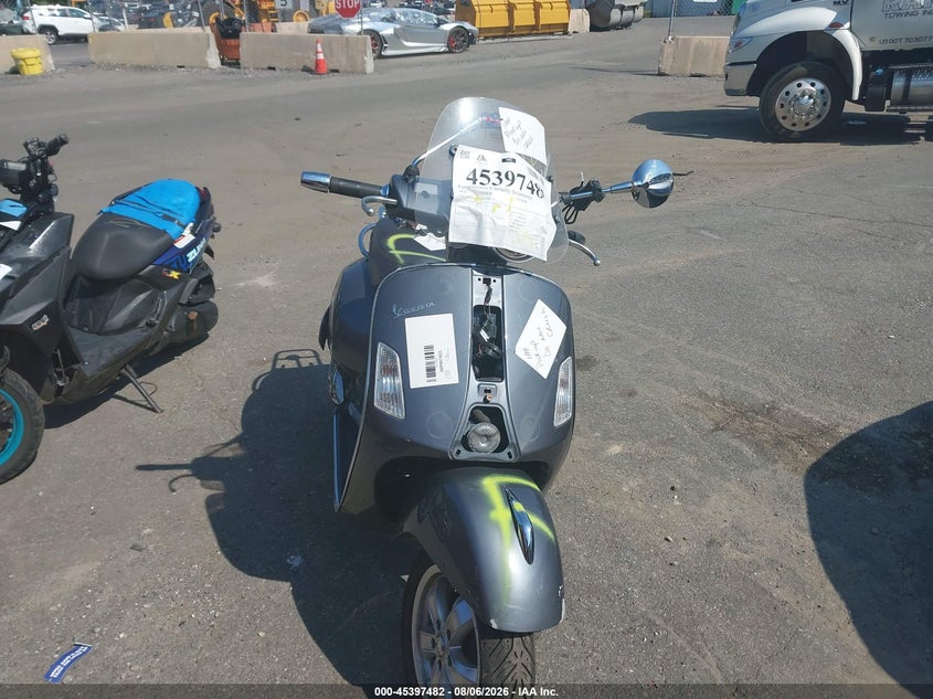 2022 VESPA GTS 300 SUPER auction photo 5