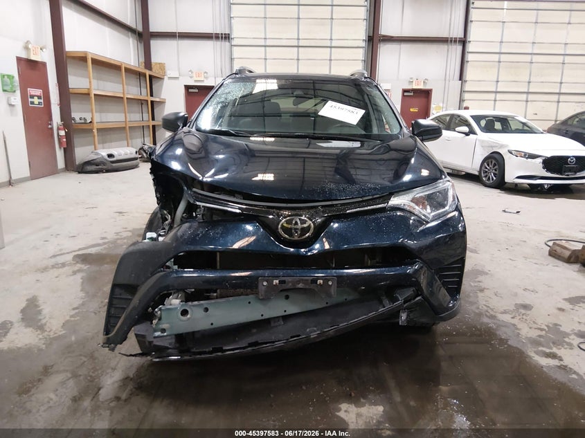 VIN JTMBFREV8JJ723512 2018 TOYOTA RAV4 LE
