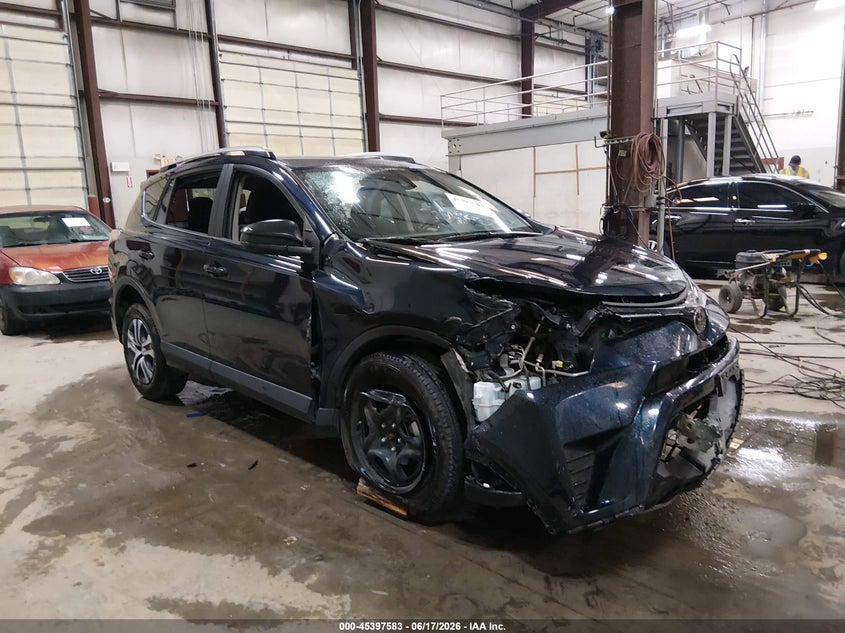VIN JTMBFREV8JJ723512 2018 TOYOTA RAV4 LE