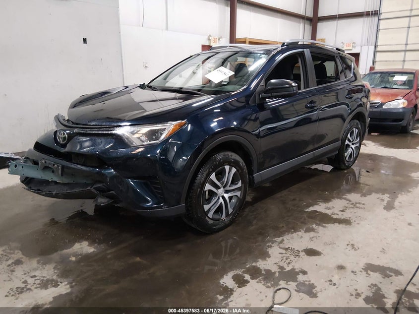 VIN JTMBFREV8JJ723512 2018 TOYOTA RAV4 LE
