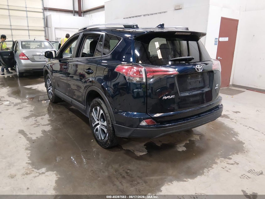 VIN JTMBFREV8JJ723512 2018 TOYOTA RAV4 LE