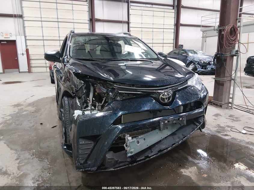 VIN JTMBFREV8JJ723512 2018 TOYOTA RAV4 LE