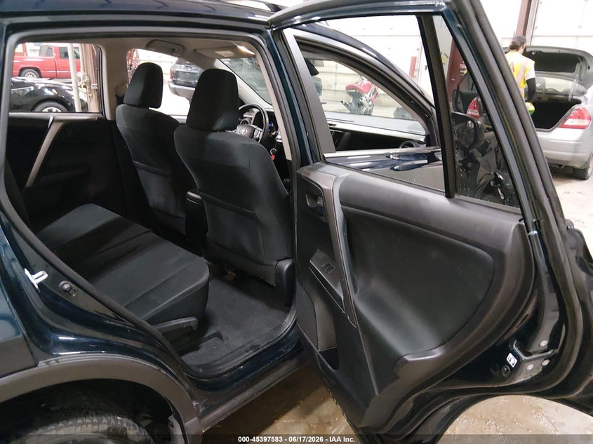VIN JTMBFREV8JJ723512 2018 TOYOTA RAV4 LE