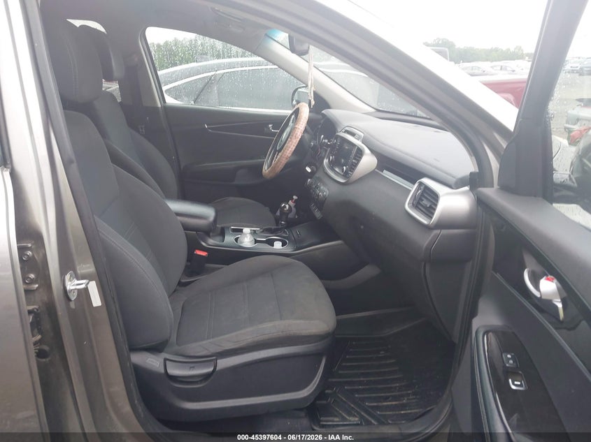 2017 KIA SORENTO auction photo 5