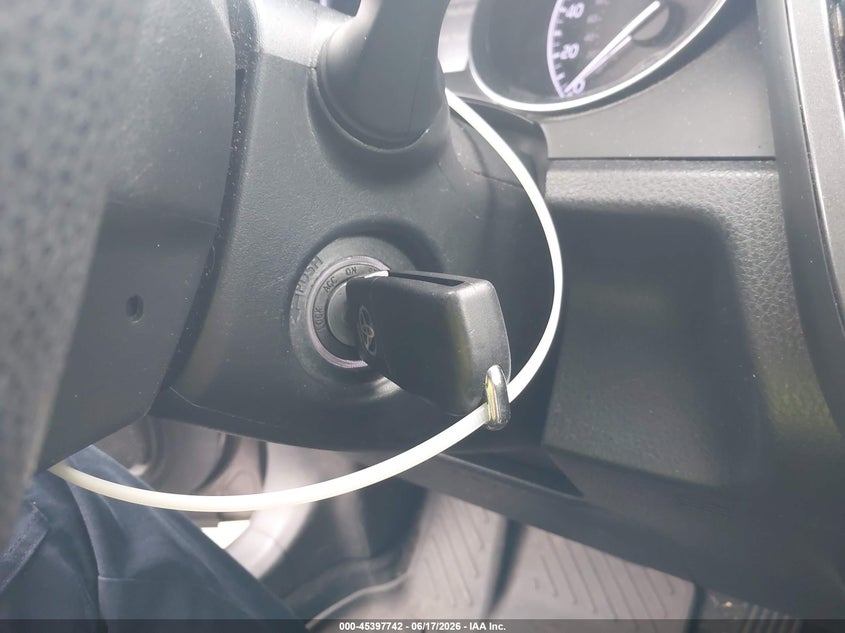 2020 TOYOTA CAMRY LE — Photo 11