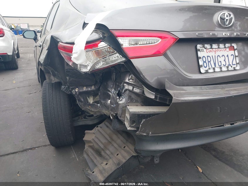 2020 TOYOTA CAMRY LE — Photo 12