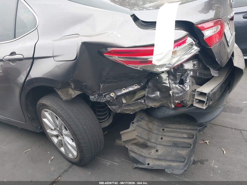 2020 TOYOTA CAMRY LE — Photo 18