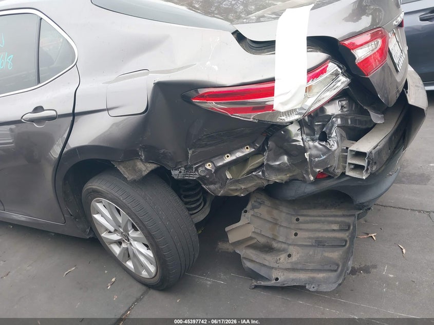 2020 TOYOTA CAMRY LE — Photo 6