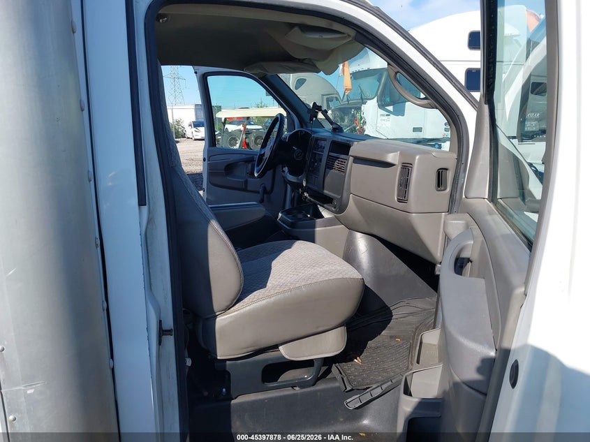 2007 CHEVROLET EXPRESS CUTAWAY auction photo 6