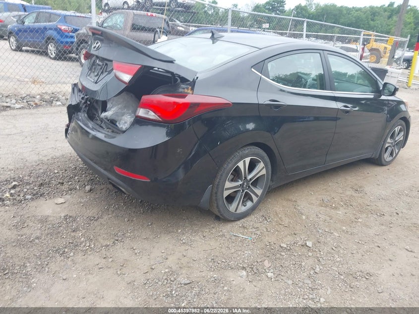 2015 HYUNDAI ELANTRA auction photo 4