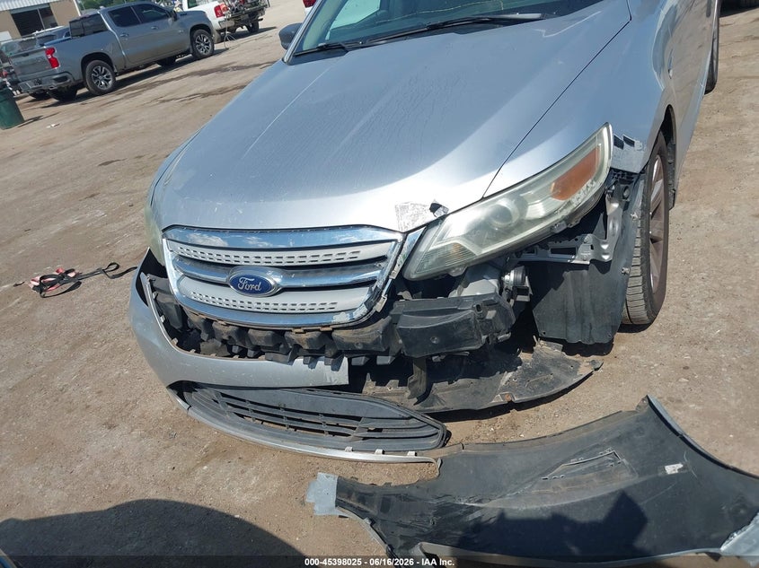 2010 FORD TAURUS auction photo 6