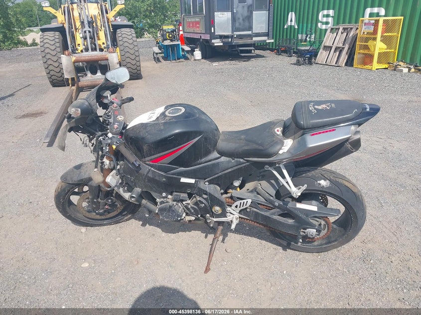 2005 Suzuki Gsx-R1000 VIN: JS1GT76A752103534 Lot: 45398136